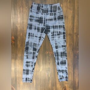 Girls athletic leggings, black and gray pattern (size Medium, 8/10)